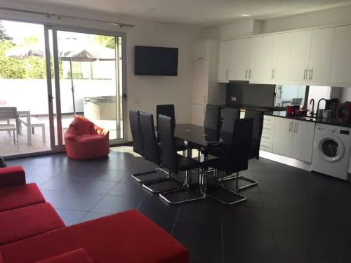 House with 3 suites, jacuzzi, terraces, Albufeira