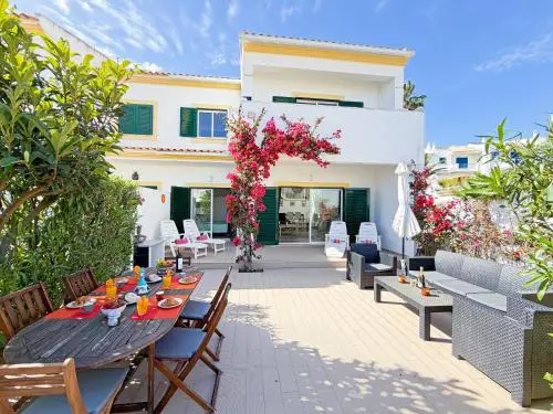 House with Pool 5min Walk to Alemães Beach by BeCherish