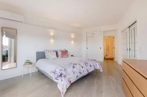 Kissed by the sun, with pool, AC and tennis court by Algarve Dream Holidays