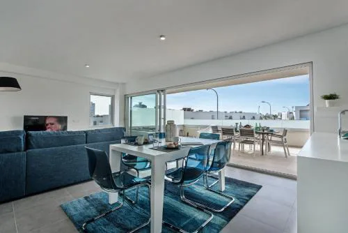 Lovely Modern Apartment With Pool