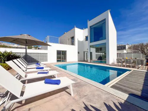 Luxury 4-Suite Villa, Pool, Jacuzzi, Games Room
