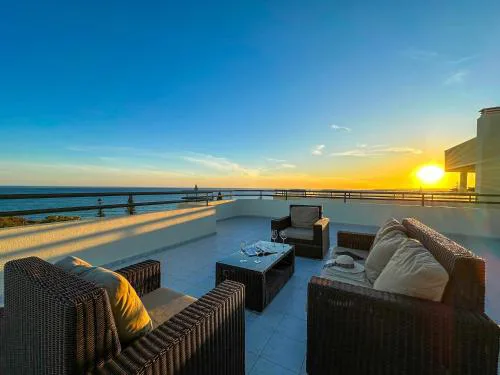 Luxury Penthouse wStunning Sea Views, walk to Galé Beach Albufeira