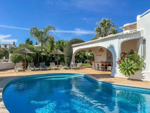 Luxury Villa Heated Pool, walk to São Rafael Beach, Albufeira