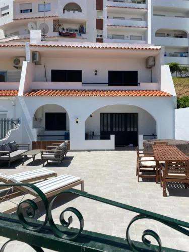 Moderne og familievennlig rekkehus i Albufeira Totalrenovert til juni 2026 Nye bilder kommer snart