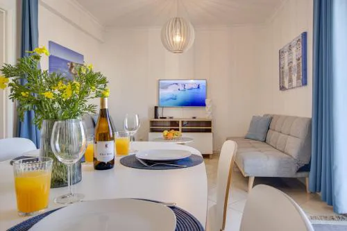 Old Town 2BR 50m Ocean w/ AC Wi-Fi Parking Terrace