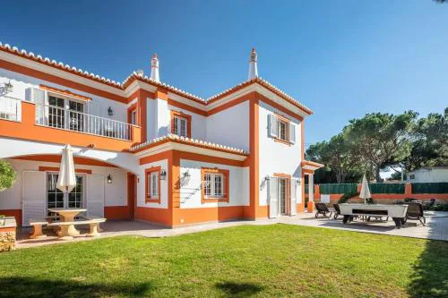 Private Villa Ribeiro I Heated Pool, 4 Bed, BBQ, AC, WIFI, BEACH