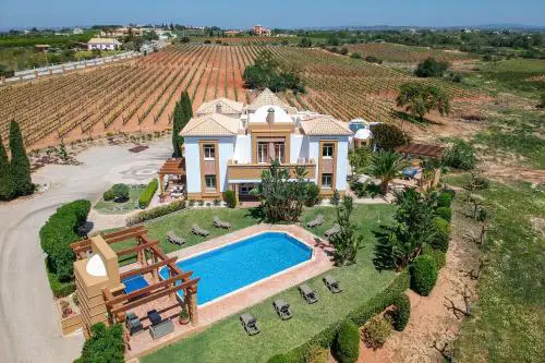 Quinta Dionysus by Algarve Holidays