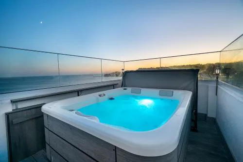 Sandora Pearl - Sea View Penthouse with Jacuzzi, Steps from the Beach & Old Town