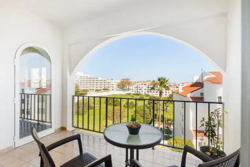 Spacious and Central, 6 min Walk to Beach