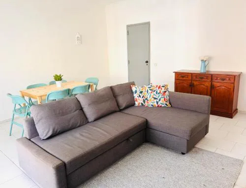 Spacious and sunny beach apartament