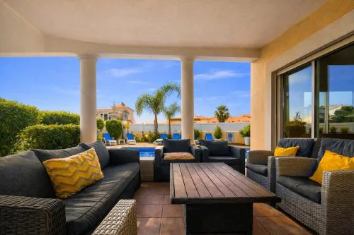 Sunshine - Private Pool - 8 Guests - Albufeira