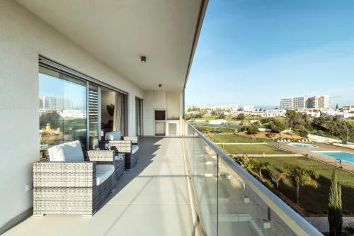 The Green Escape Albufeira Poolside Retreat