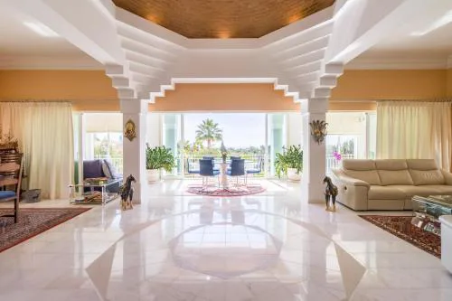 Traumhaft schöne Villa mit Pool und Meerblick