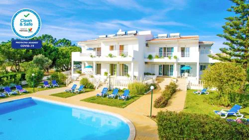 Villa Bella Vista - moradia elegante com piscina aquecível e jacuzzi na Galé, Albufeira