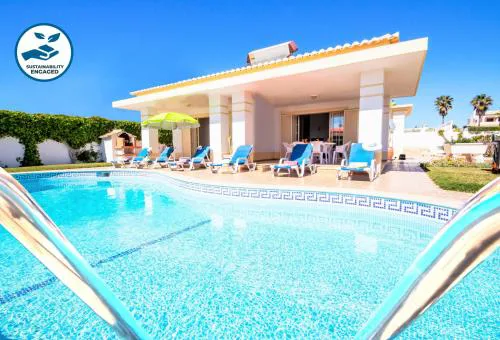 Villa Boracay - com Piscina Aquecível e Praia a Pé em Albufeira