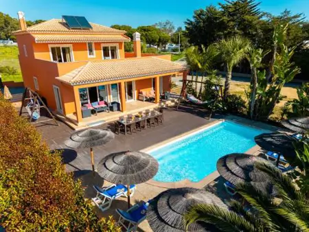 Villa California - Piscina aquecível e BBQ na Corcovada, Albufeira