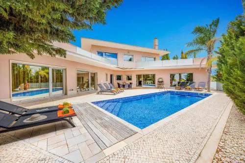 Villa Caripira by Villa Plus