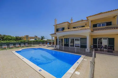 Villa Carvalho by Villa Plus