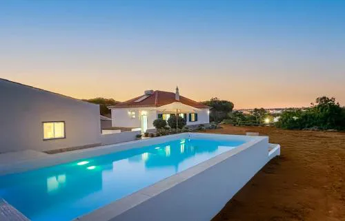 Villa Casa do Monte Private Pool near Galé Beach for 8 Guests, Albufeira
