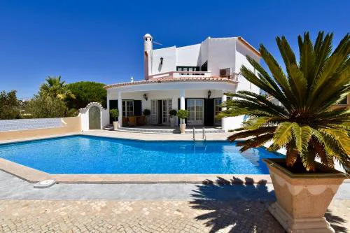 Villa Casa Tulipa Sleeps 4 with Pool Garden & A c