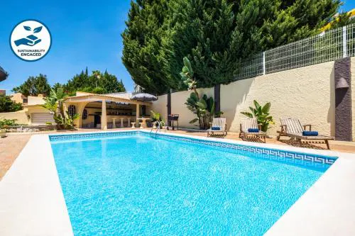 Villa Crisandra - com piscina aquecível, em Albufeira