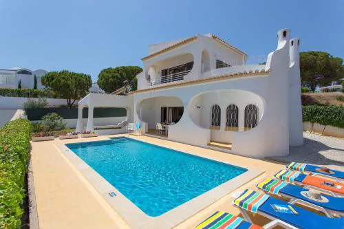 Villa Medeira by Villa Plus