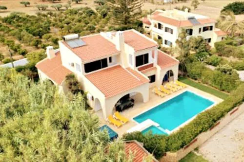 Villa Palmeiras - Serene Private Villa