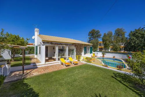 Villa Pinheiro Oura by Villa Plus