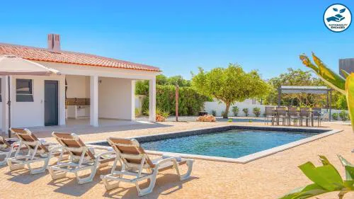 Villa Solarys - Moradia Moderna com Piscina Aquecível em Albufeira
