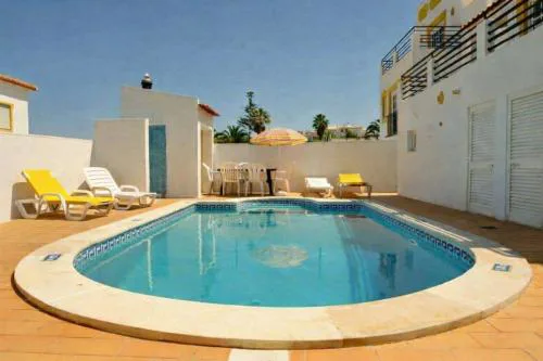 Villa V4 com Piscina Privada a 400 metros da Praia