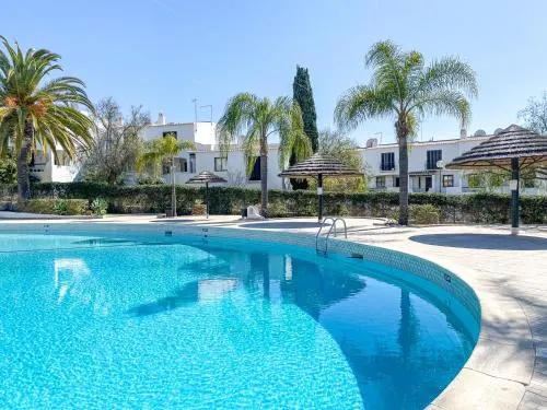 Welcoming Oasis 500m Beach AC Wi-Fi Pool Balcony