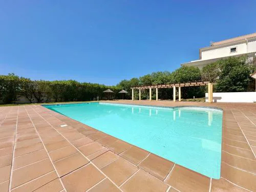 Apt MA - with pool