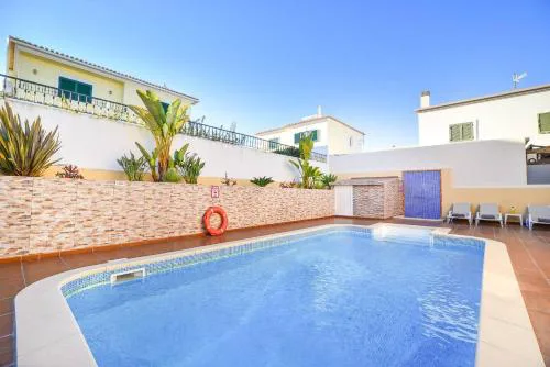 Vila Alcantarilha by MTPhomes