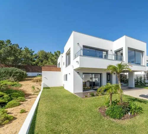 As Andorinhas - Walking distance to Monte Clerigo and Amoreira beaches