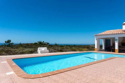 Moradia com piscina e vista Mar