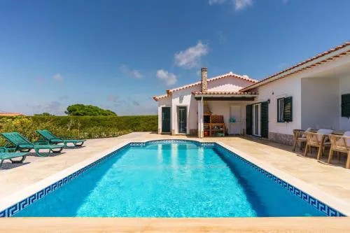 Sunny Ocean Villa with pool near Arrifana beach