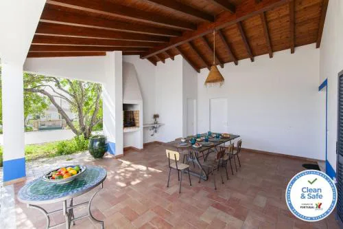 D13 - Eiras Velhas Holiday House in Almádena