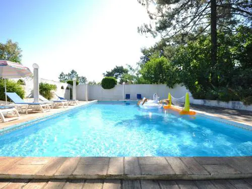 Villa in Almancil with Pool and Golf Green