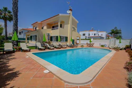 Altura Prime 5 Suite Villa with Private Pool and Parking Walk to Beach