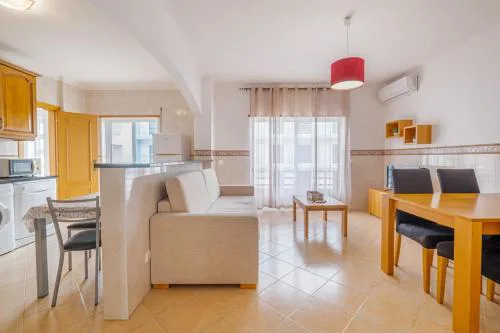 Apartamento espaçoso com 2 quartos a 1 minuto da praia Altura Algarve - de sábado a sábado