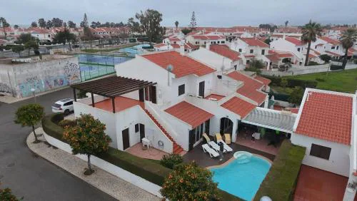 LOVELY BEACH HOUSE moradia V4 com piscina
