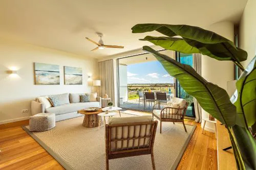 Bayline Beachfront Apartment Pools, Spa & Gym