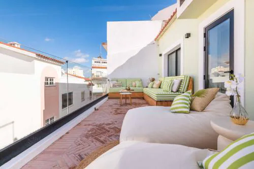 Beach Townhouse - Luxury, Wi-Fi, AC, 2 mins from the beach