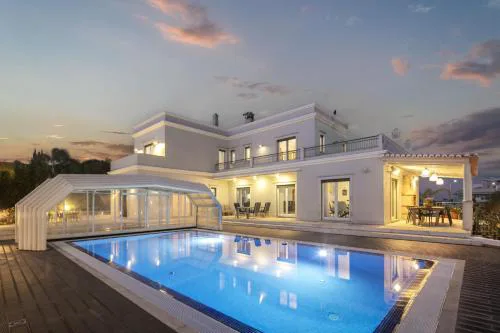 Luxury villa (10 pax) near the beach