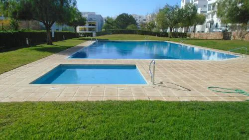 Spacious Apartment in Armação de Pêra with Sea View - 90 m²
