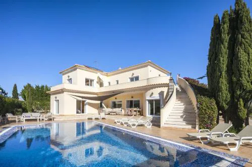 Vila Alporchinhos - Large villa close to the beach