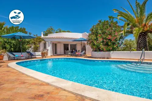 Villa Sunshine - Escapadinha tranquila com piscina e BBQ em Armação de Pêra