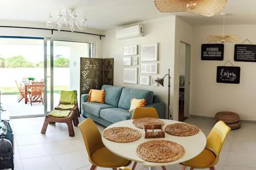 2BR Apt w- Private Garden, Pool, Gym & Parking