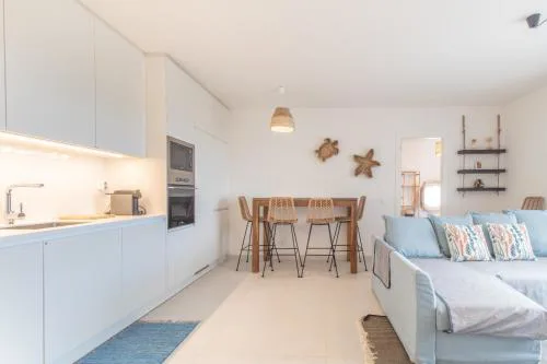 Elegant 2BR Apt Steps To Ria Formosa, Pool & Gym