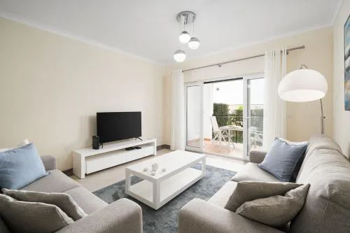 Modern and Spacious Holiday Apartment, Cabanas